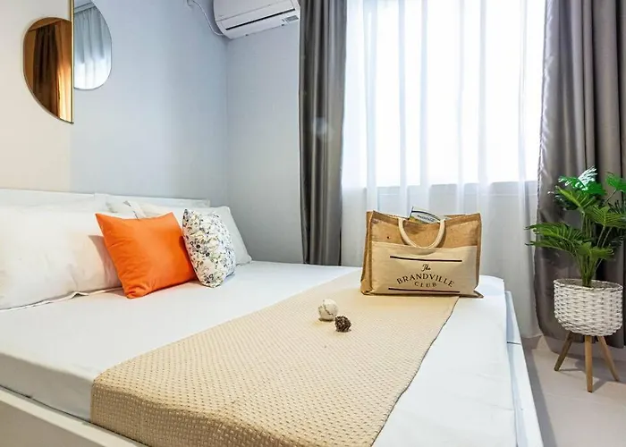 22 - & Access * Himarë